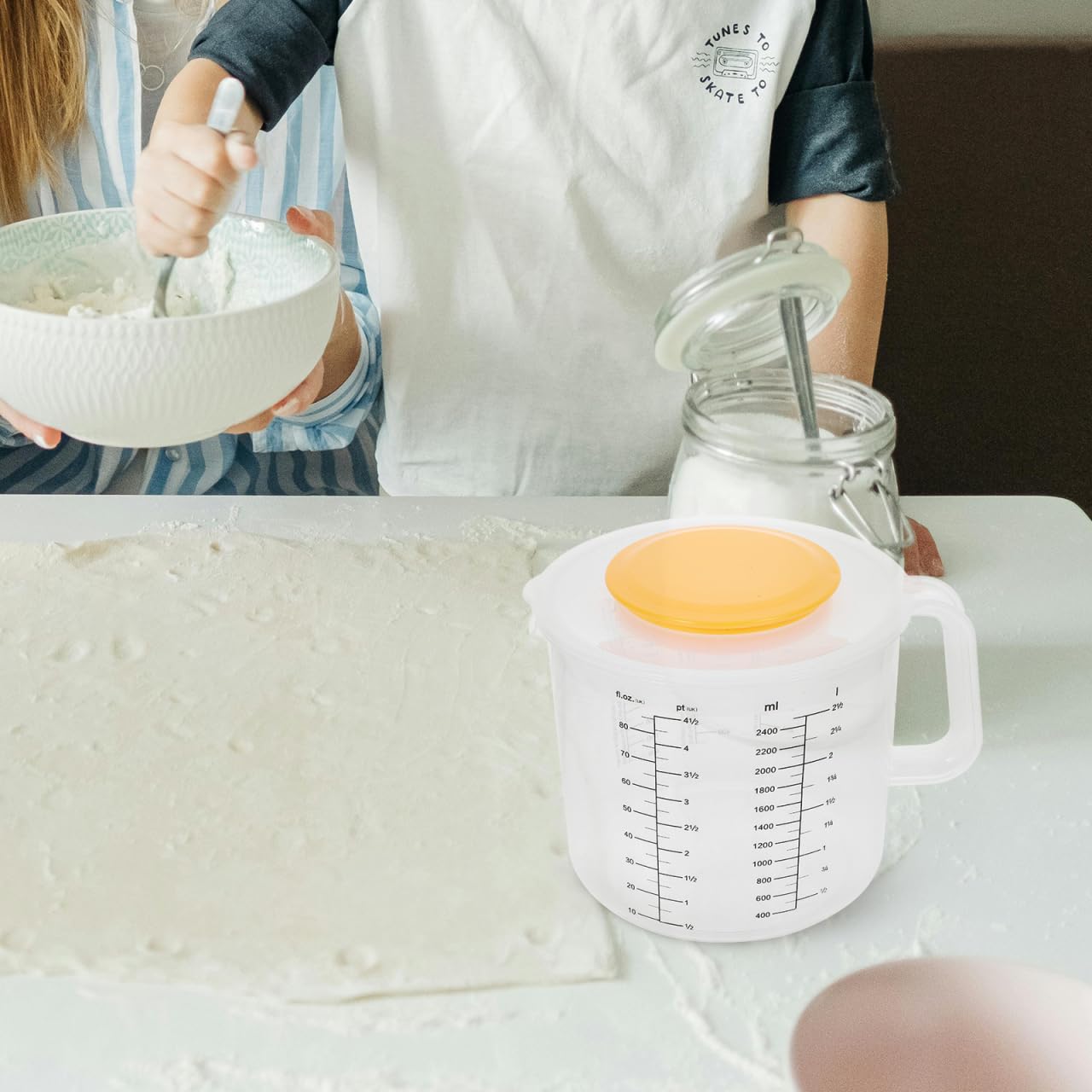 Measuring Cup & Mixing Bowl with Lid for Baking and Salad Prep